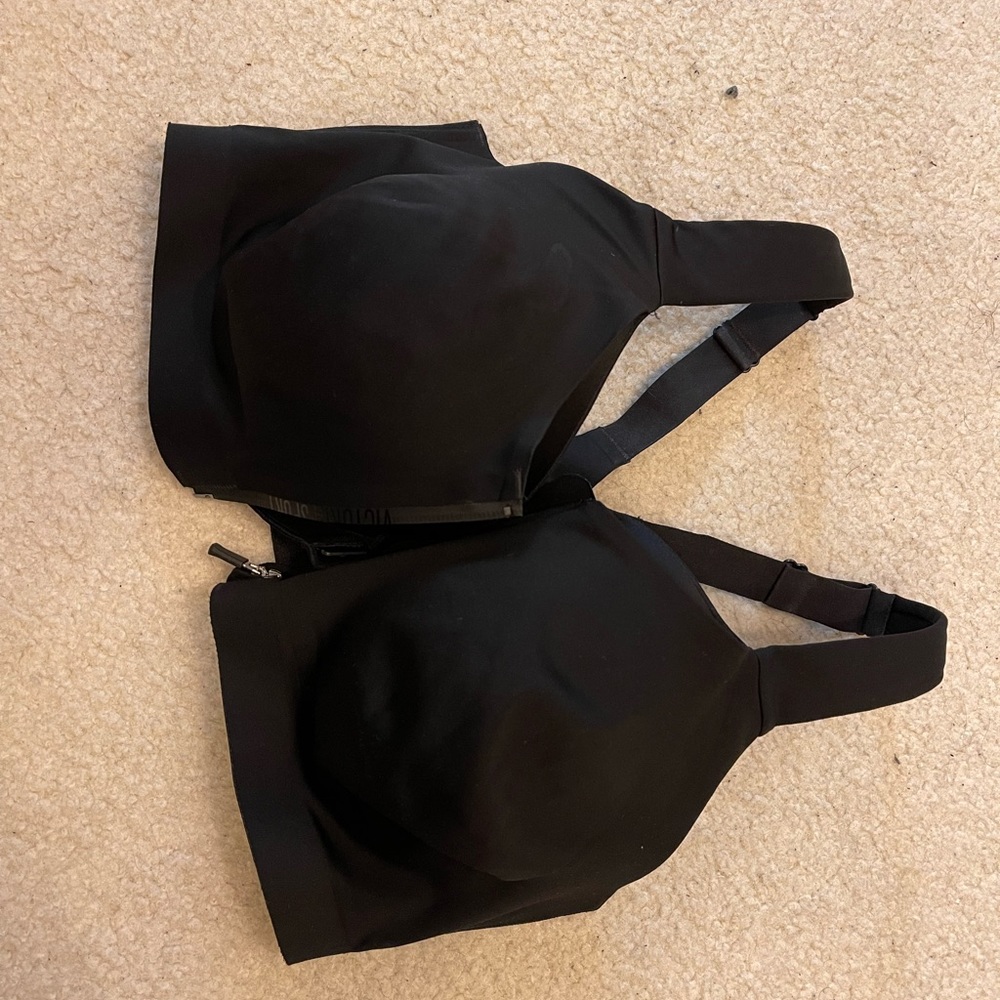 Lightly used Victoria’s Secret sports bra. Size 36DDD